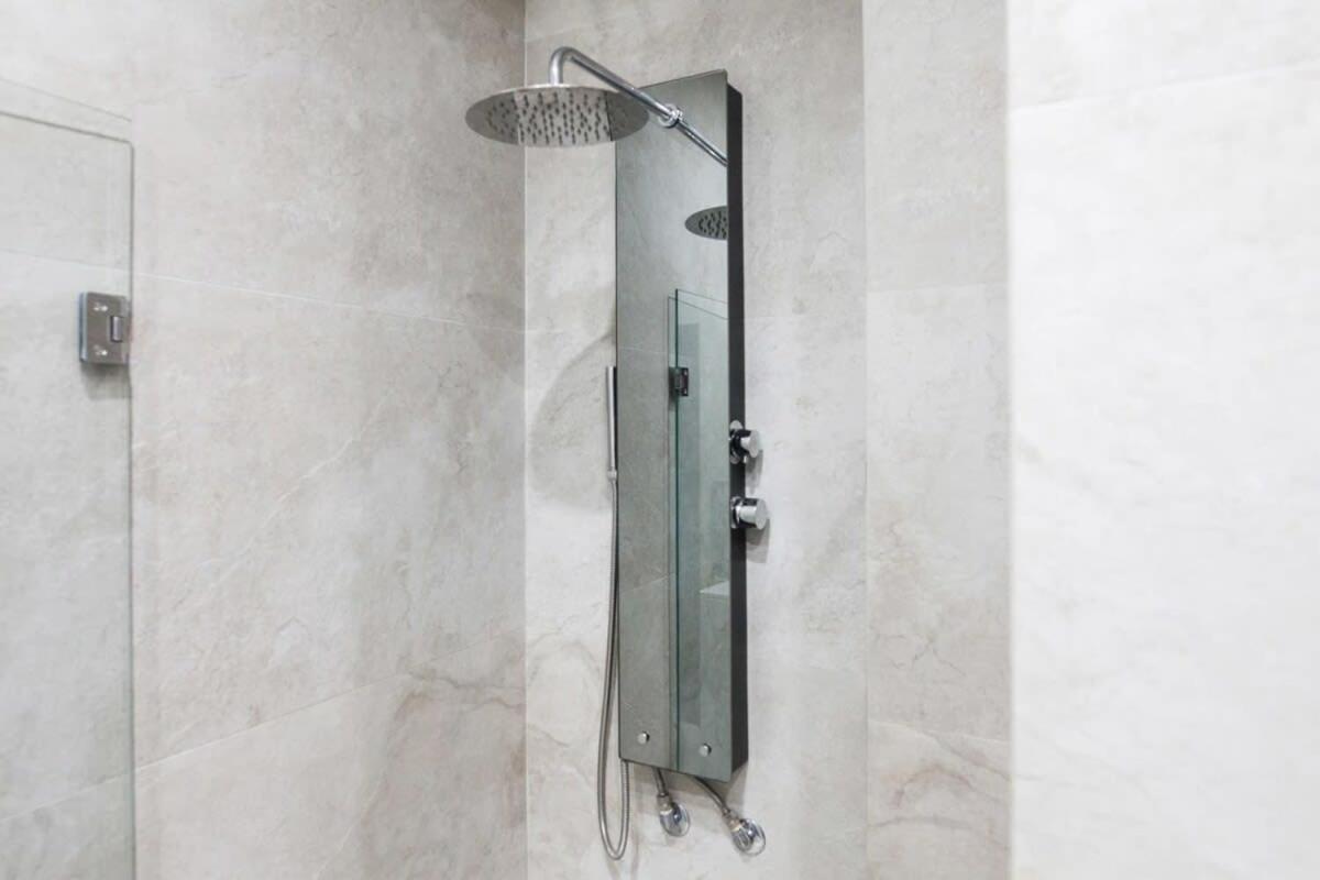 Beautiful Elegant Apartment Next To Monastiraki Athen Eksteriør billede