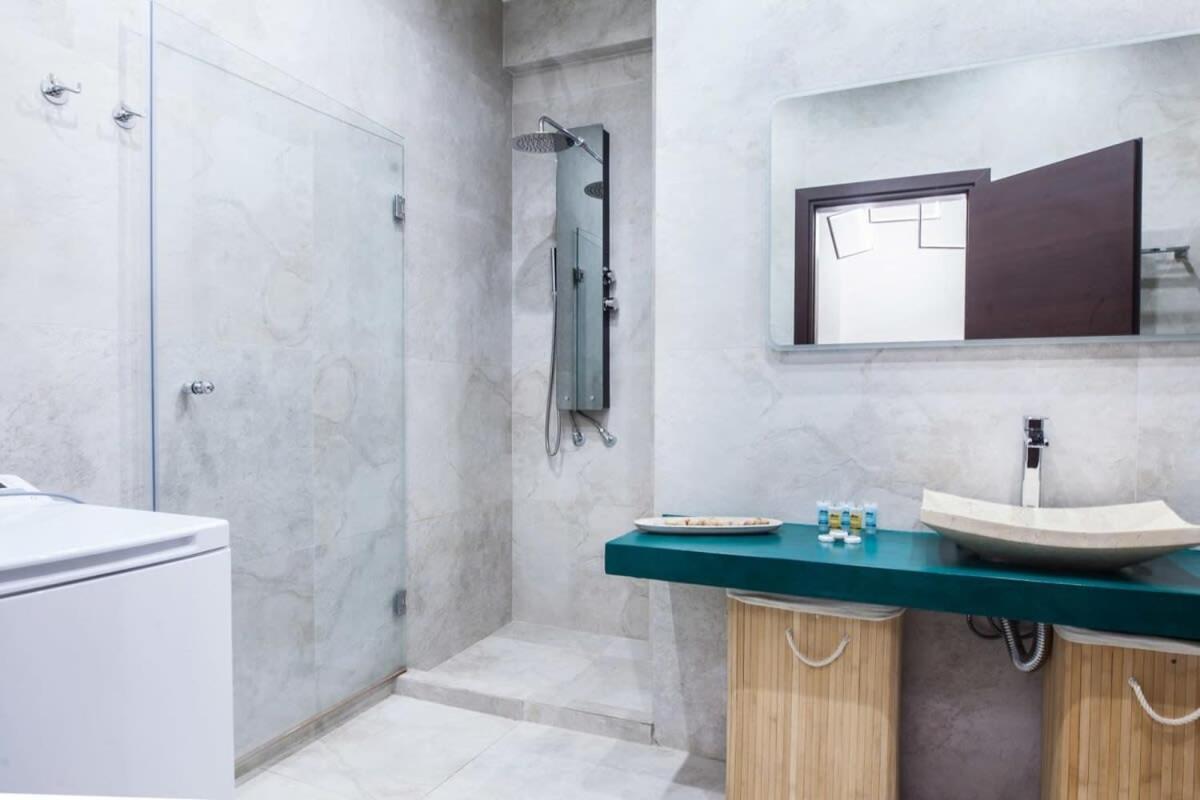Beautiful Elegant Apartment Next To Monastiraki Athen Eksteriør billede