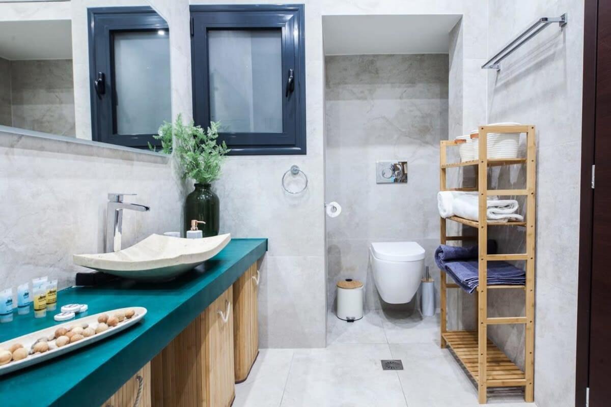 Beautiful Elegant Apartment Next To Monastiraki Athen Eksteriør billede