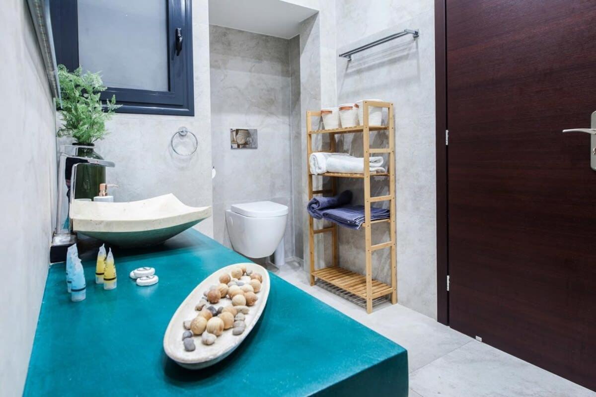 Beautiful Elegant Apartment Next To Monastiraki Athen Eksteriør billede
