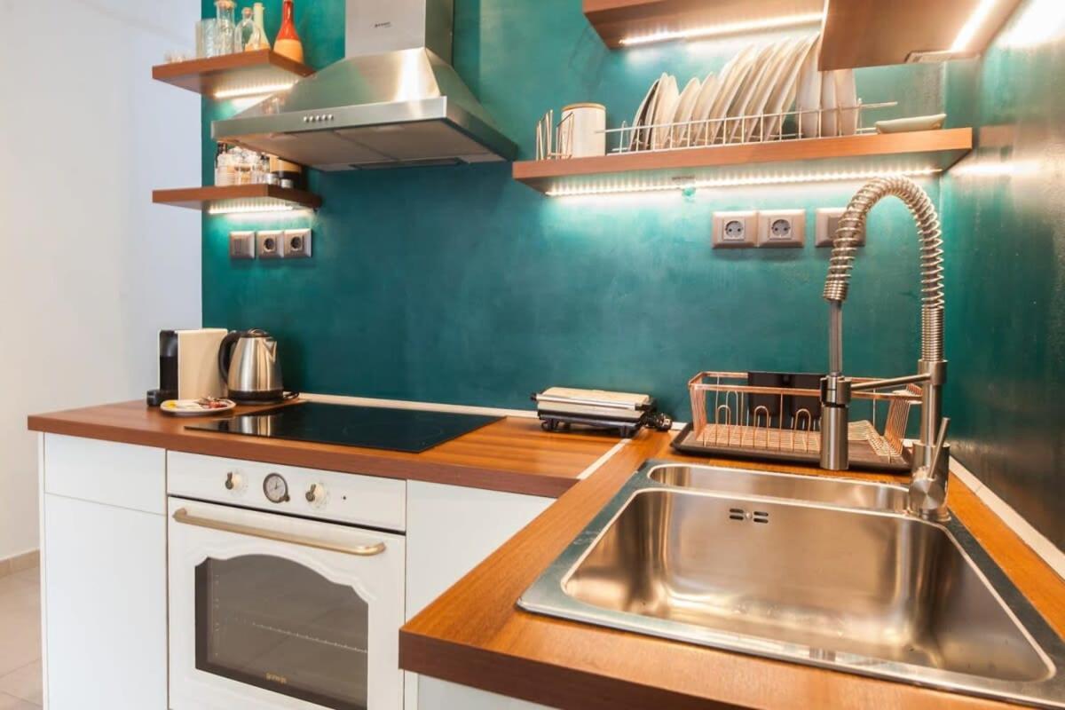 Beautiful Elegant Apartment Next To Monastiraki Athen Eksteriør billede
